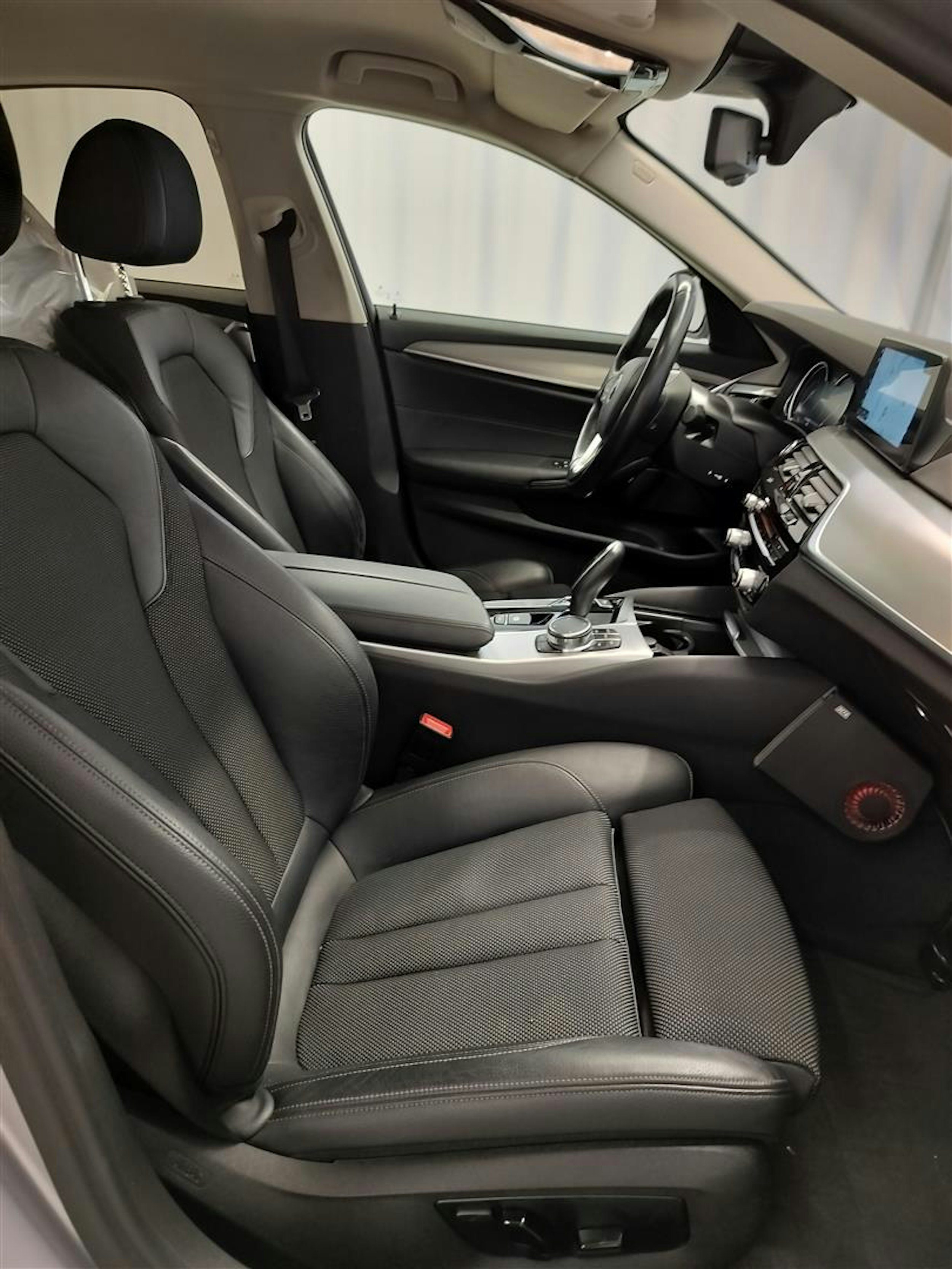 hopea BMW 530 2017 kuva 33.