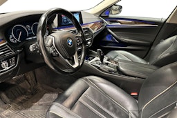 Ruskea (beige) BMW 530 2017 kuva 3.