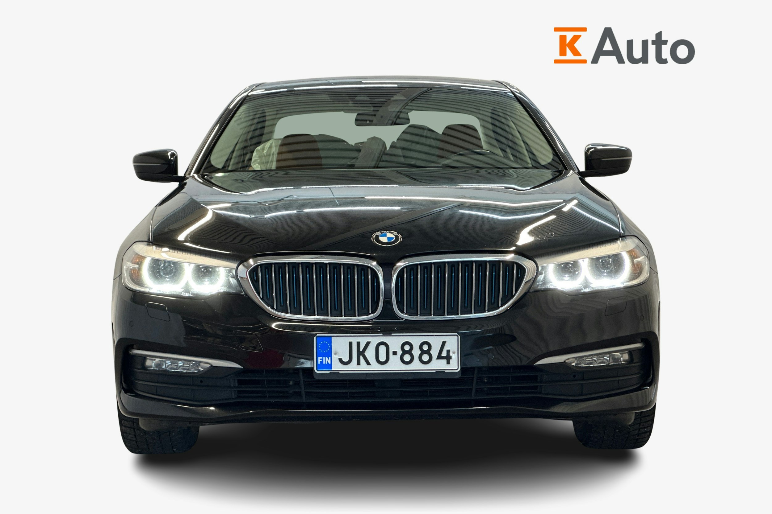 Musta BMW 530 2017 kuva 4.