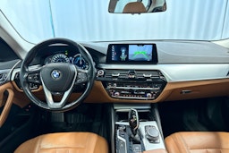 Musta BMW 530 2017 kuva 7.