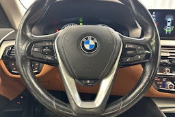 Musta BMW 530 2017 kuva 16.