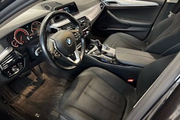 Harmaa BMW 530 2017 kuva 3.