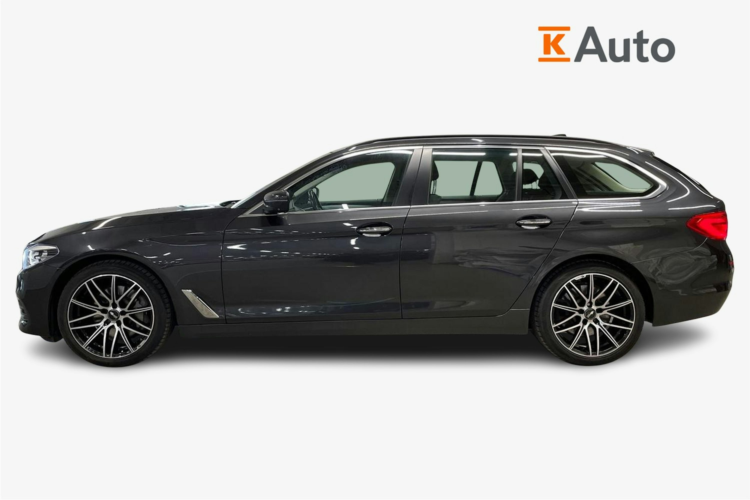 Harmaa BMW 530 2018 kuva 6.