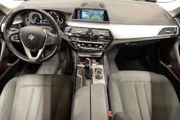 Harmaa BMW 530 2018 kuva 9.
