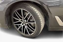 Harmaa BMW 530 2018 kuva 11.
