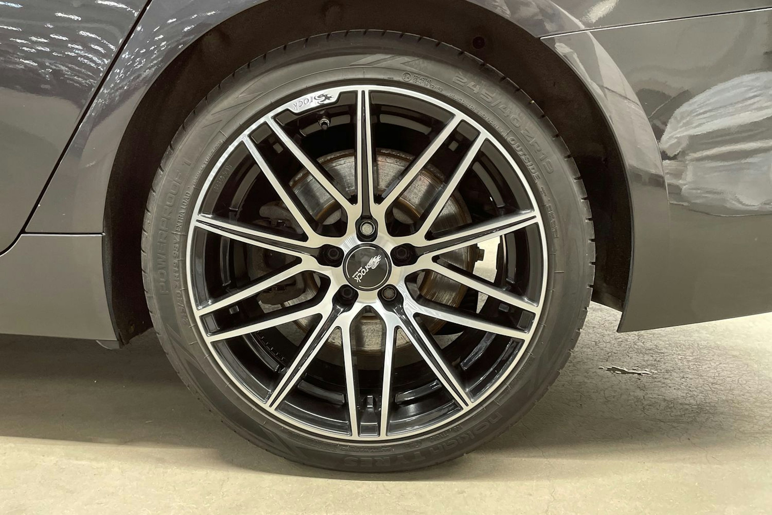 Harmaa BMW 530 2018 kuva 13.