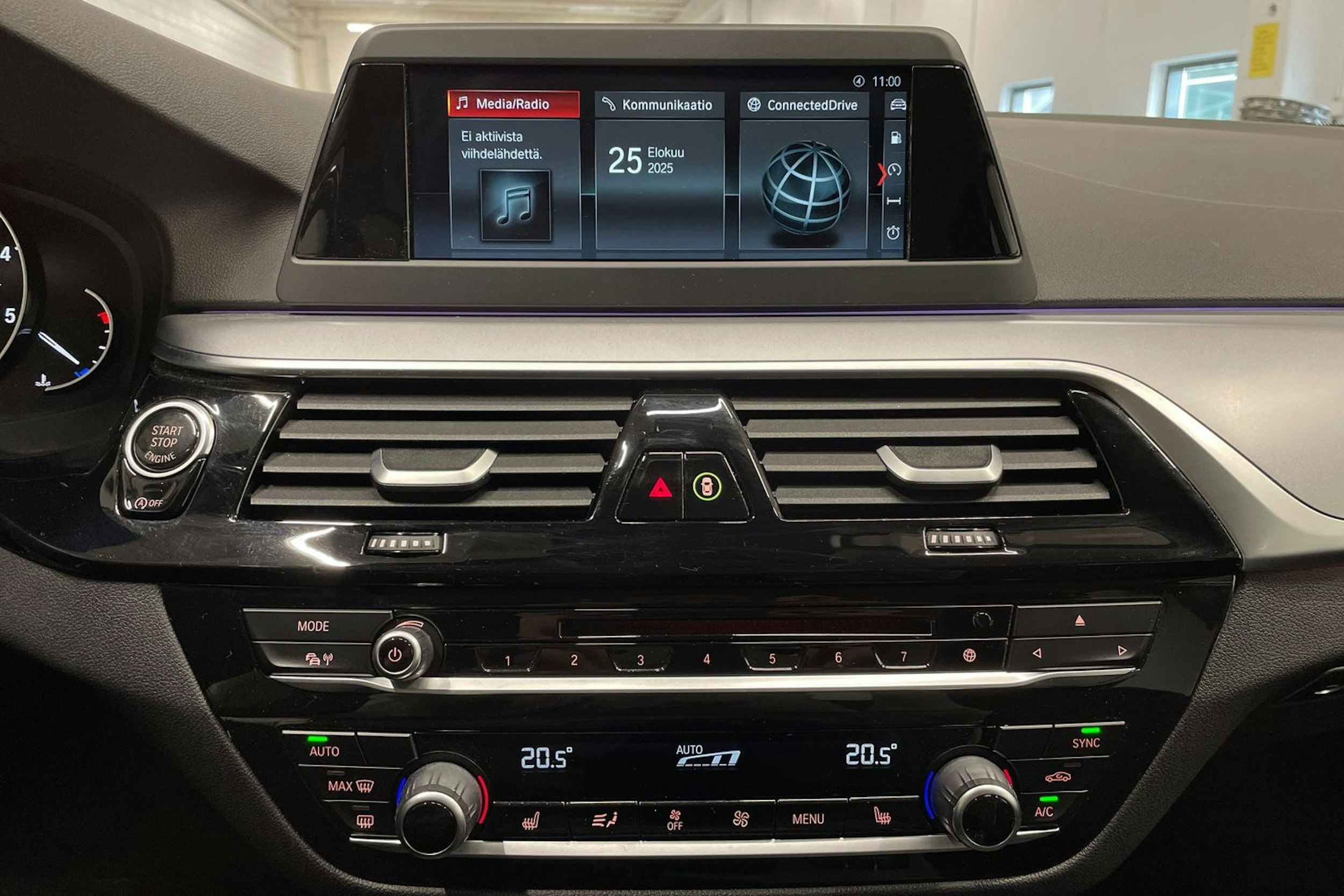 Harmaa BMW 530 2018 kuva 17.