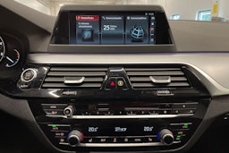 Harmaa BMW 530 2018 kuva 17.