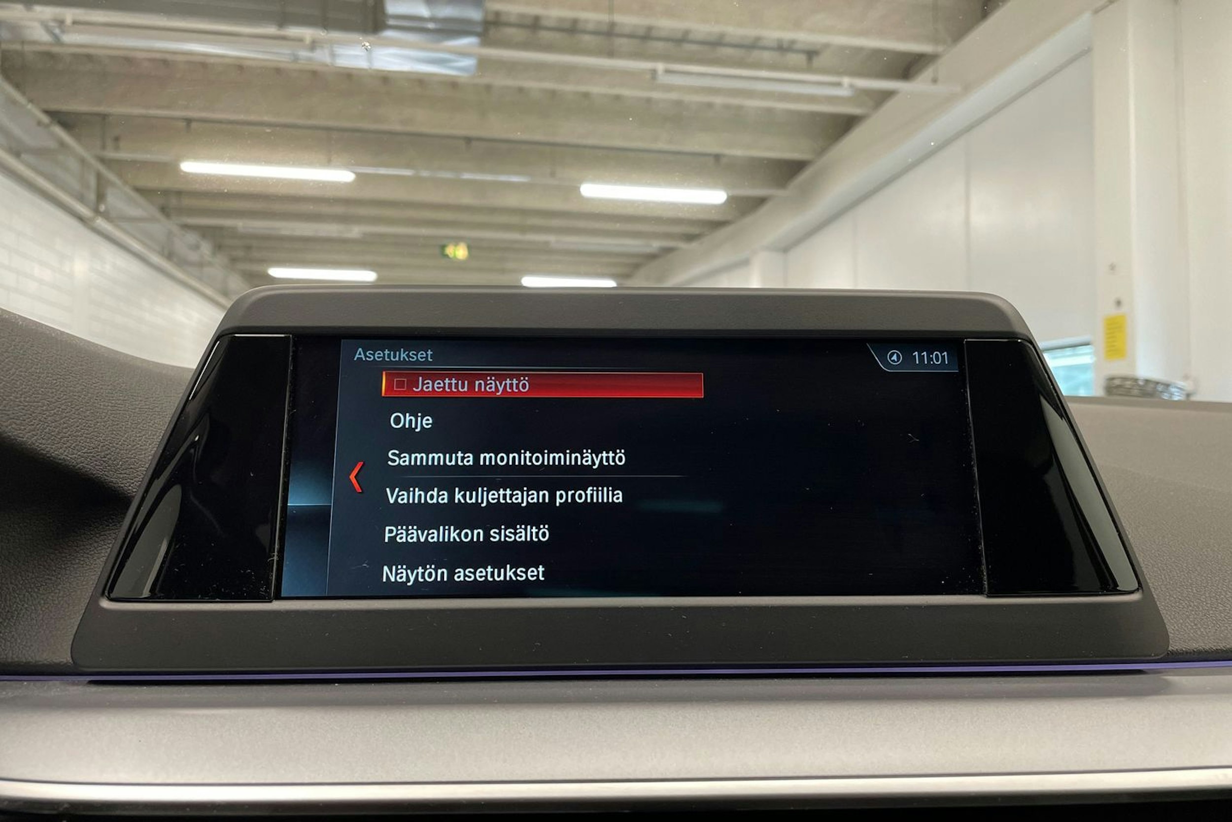 Harmaa BMW 530 2018 kuva 18.