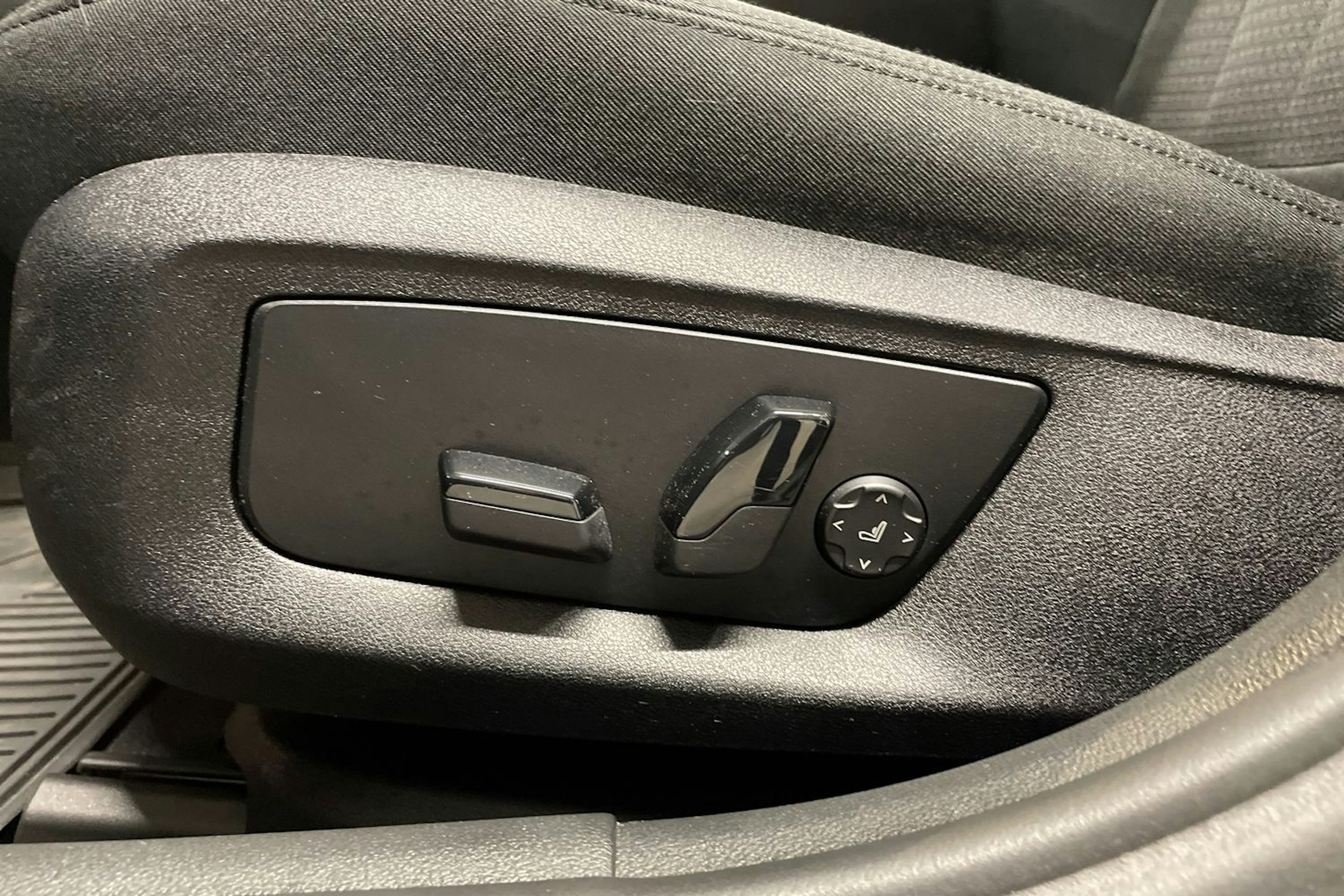 Harmaa BMW 530 2018 kuva 27.