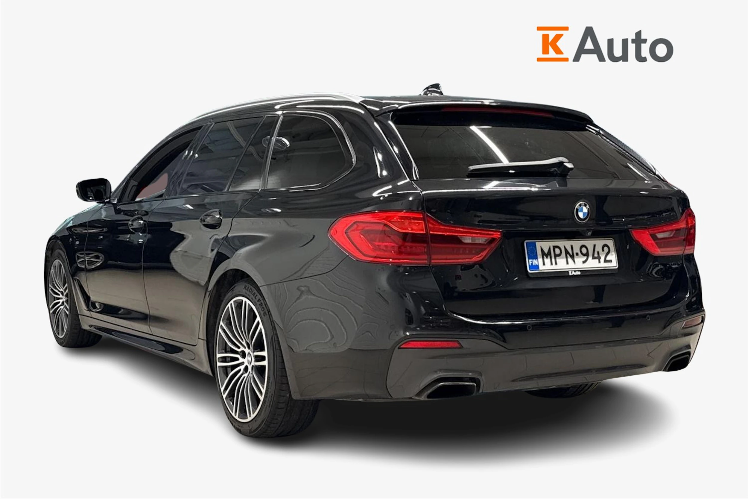 Musta BMW 530 2017 kuva 2.