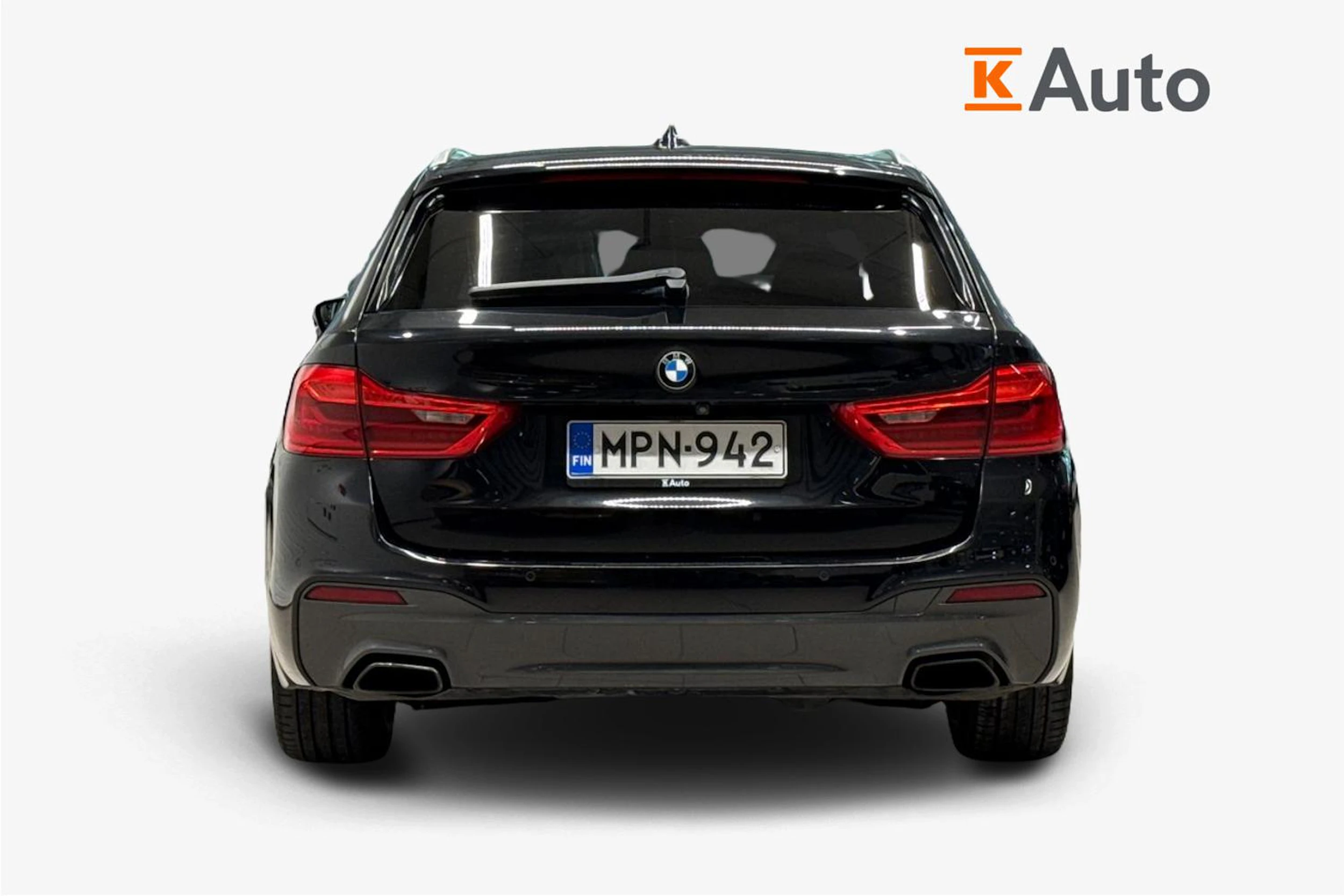 Musta BMW 530 2017 kuva 3.