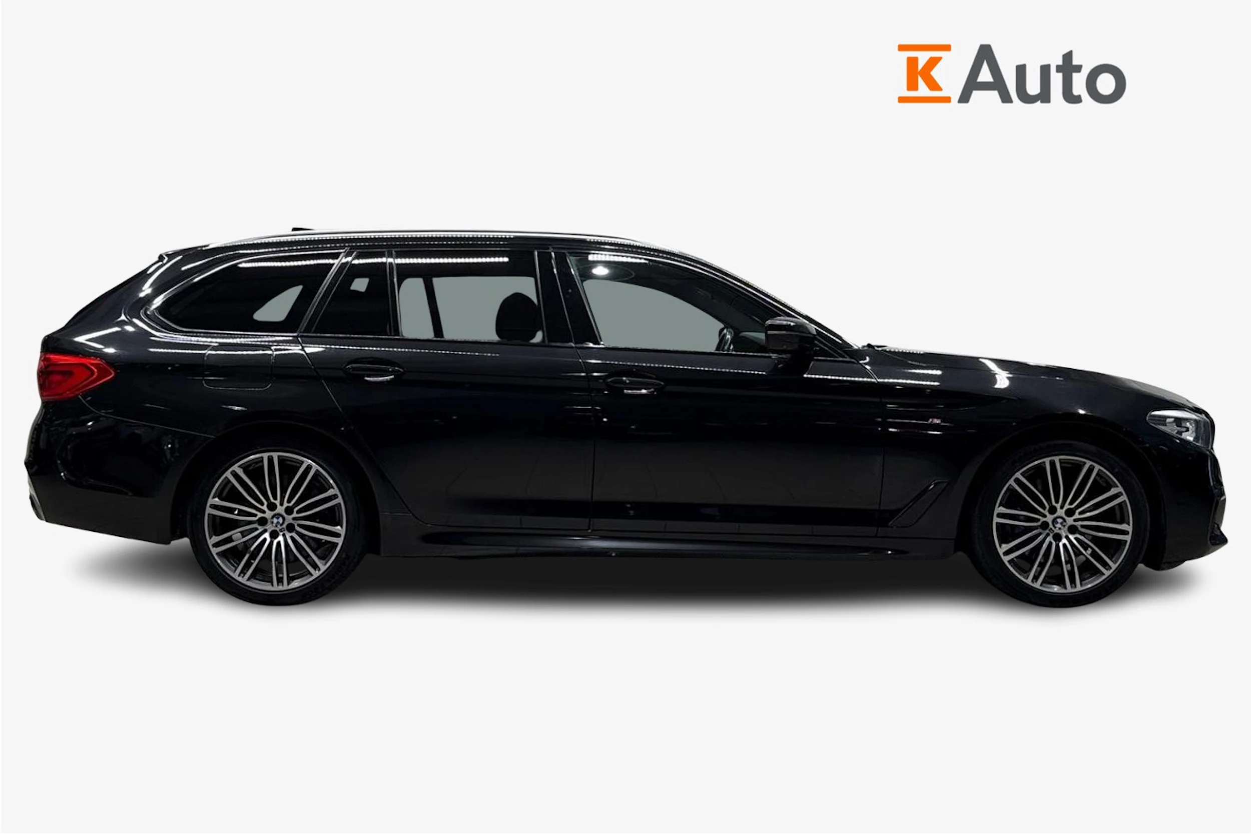 Musta BMW 530 2017 kuva 5.
