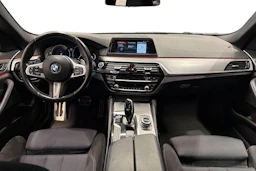 Musta BMW 530 2017 kuva 7.