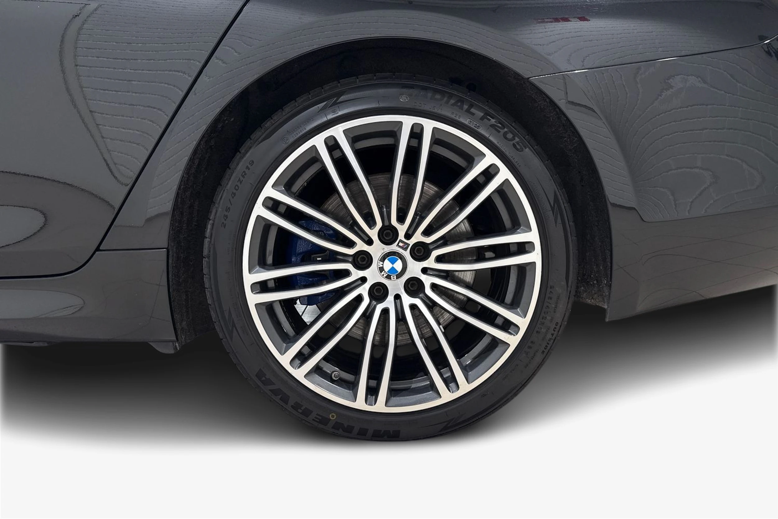 Musta BMW 530 2017 kuva 9.