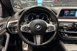Musta BMW 530 2017 kuva 17.