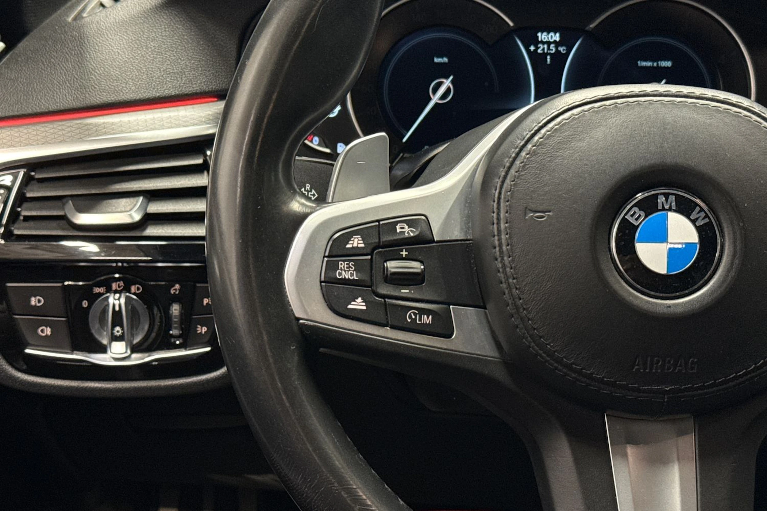 Musta BMW 530 2017 kuva 18.