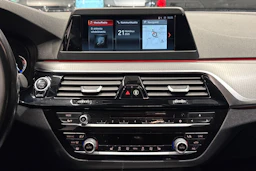 Musta BMW 530 2017 kuva 20.