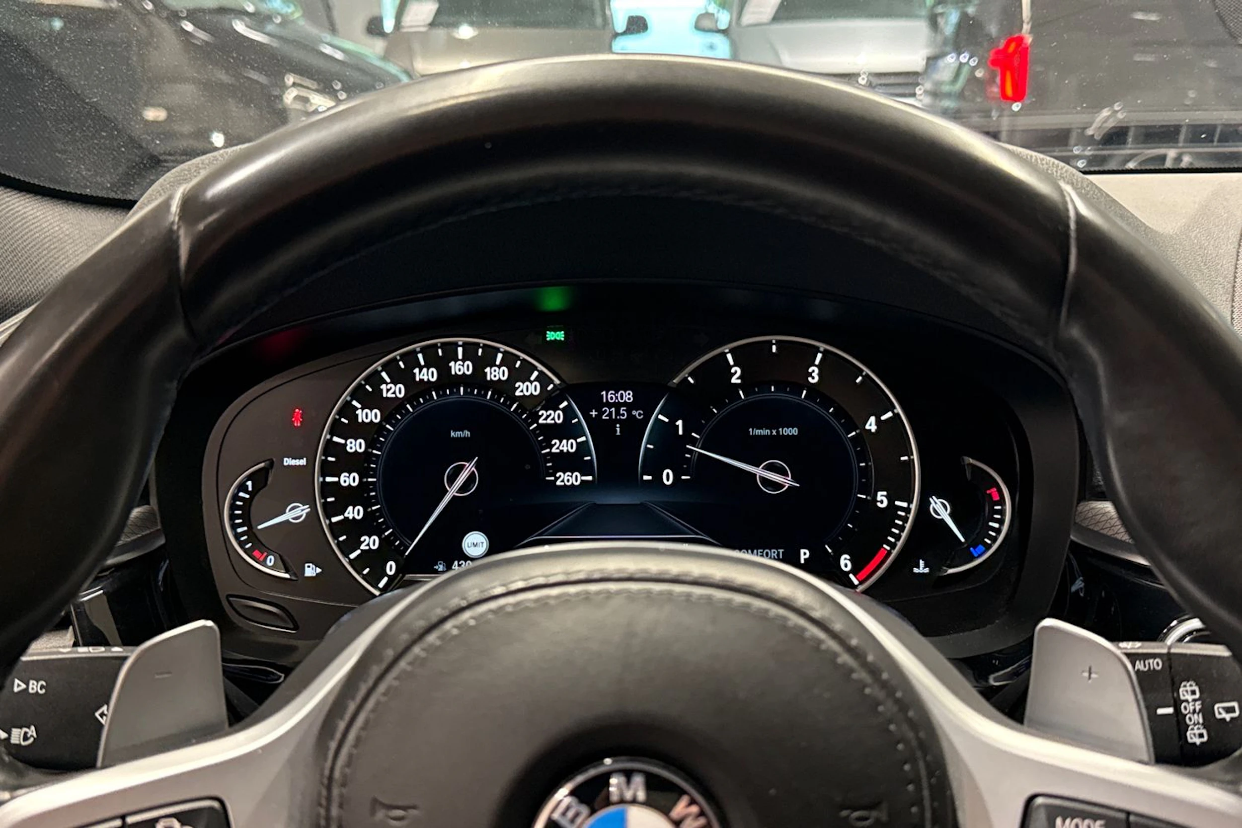 Musta BMW 530 2017 kuva 25.