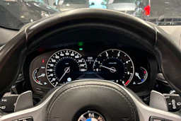 Musta BMW 530 2017 kuva 25.
