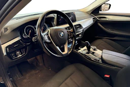 musta BMW 530 2017 kuva 3.