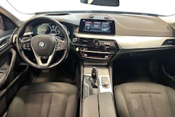 musta BMW 530 2017 kuva 9.