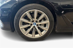 musta BMW 530 2017 kuva 12.