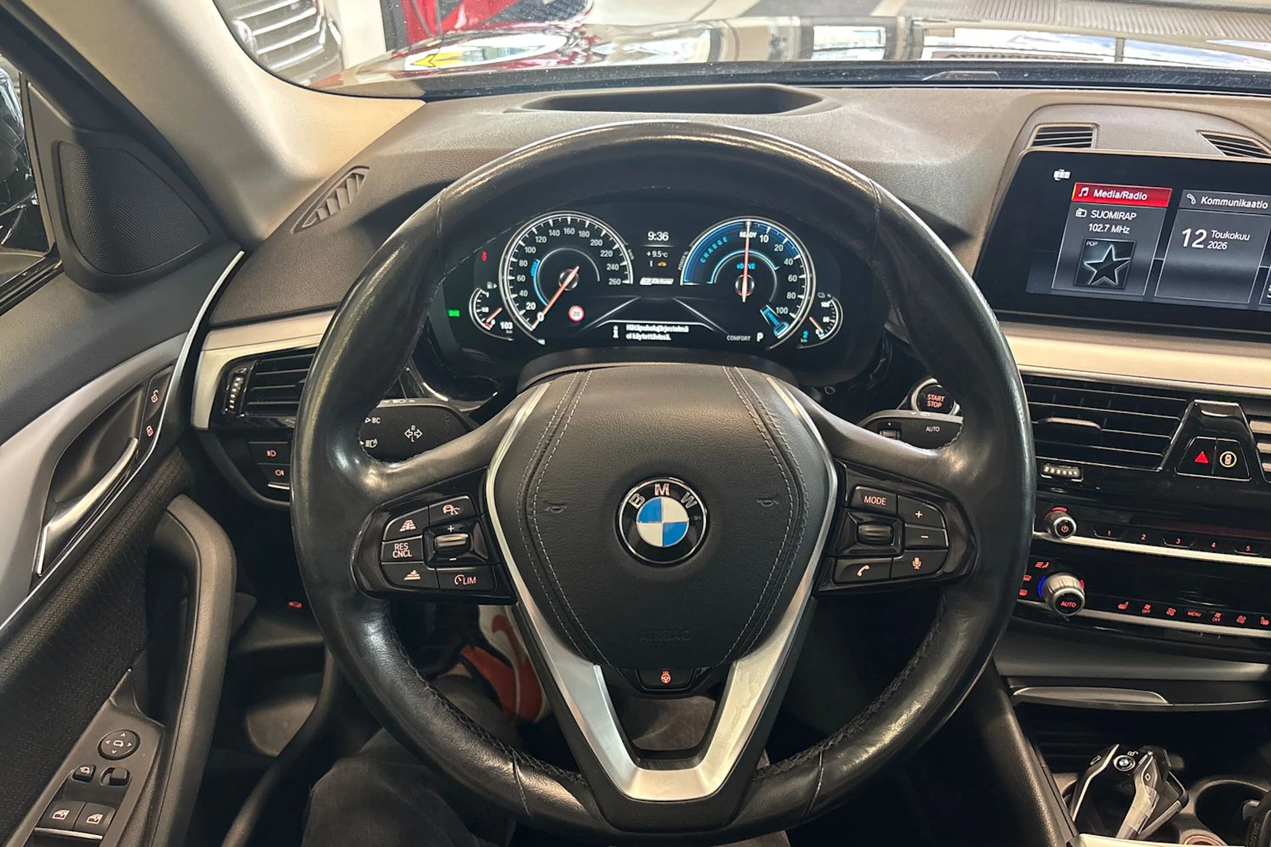 musta BMW 530 2017 kuva 16.