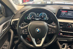 musta BMW 530 2017 kuva 16.