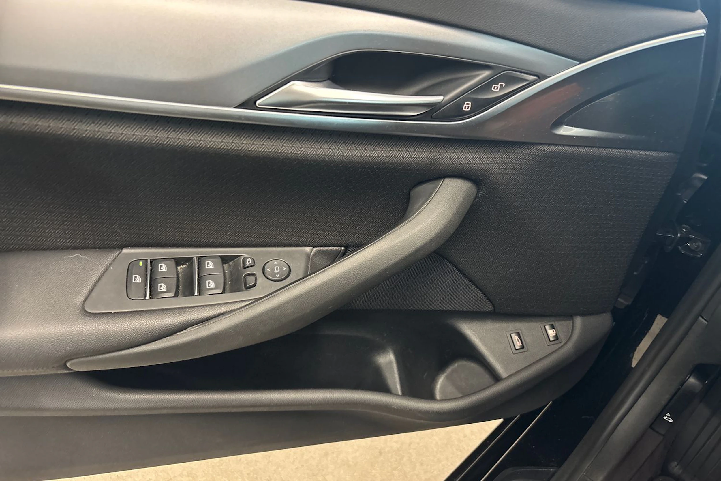 musta BMW 530 2017 kuva 30.