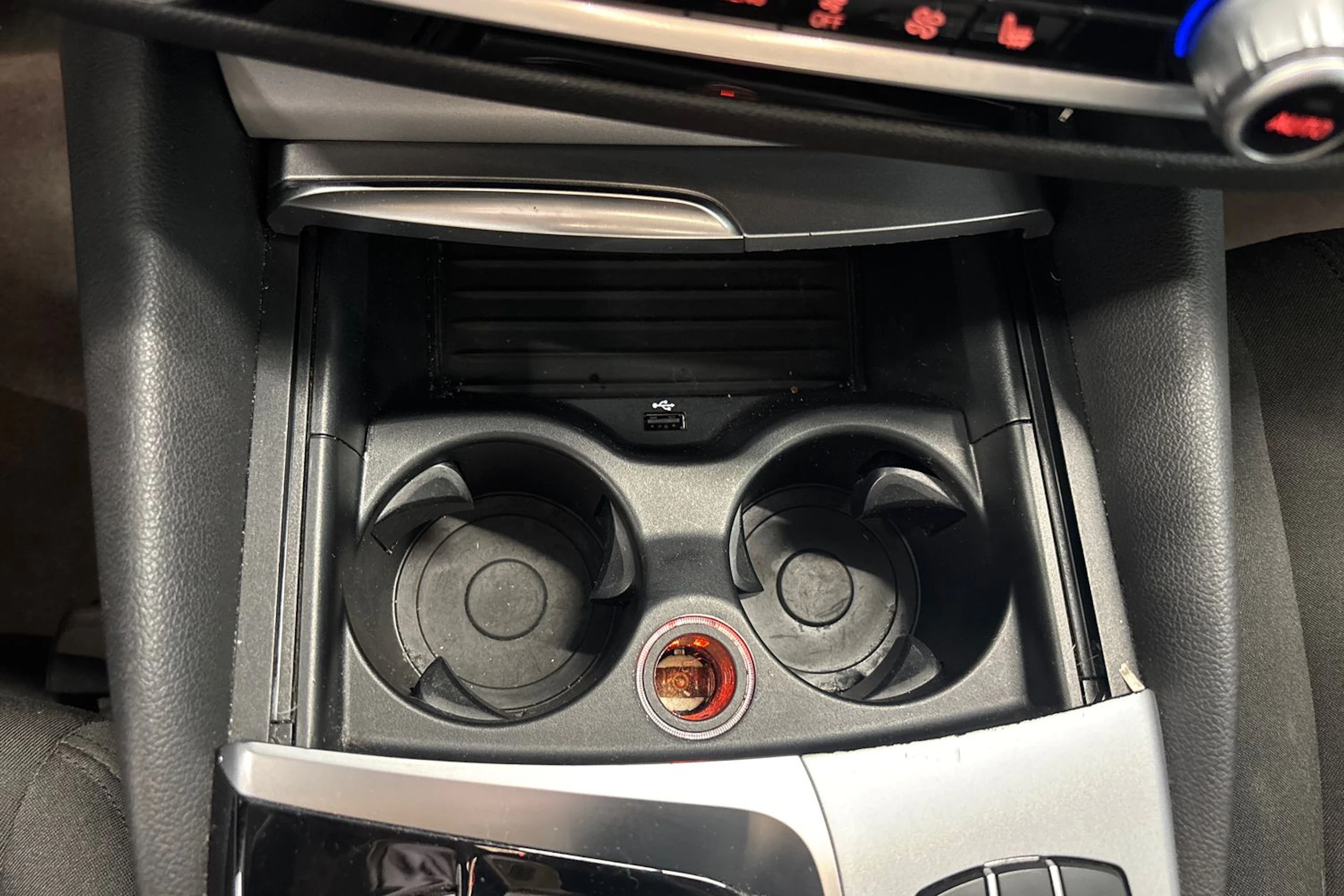 musta BMW 530 2017 kuva 33.