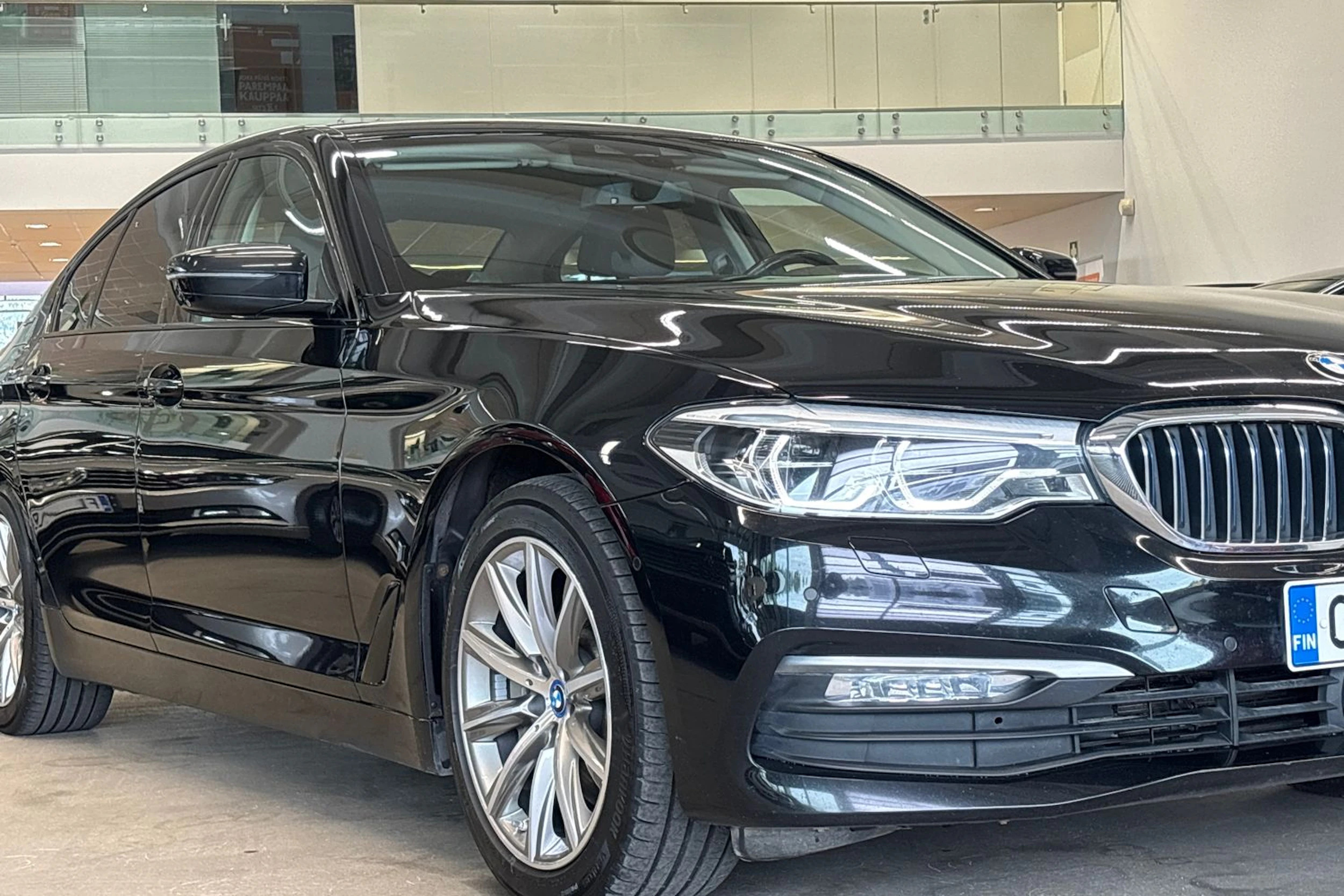 musta BMW 530 2017 kuva 35.