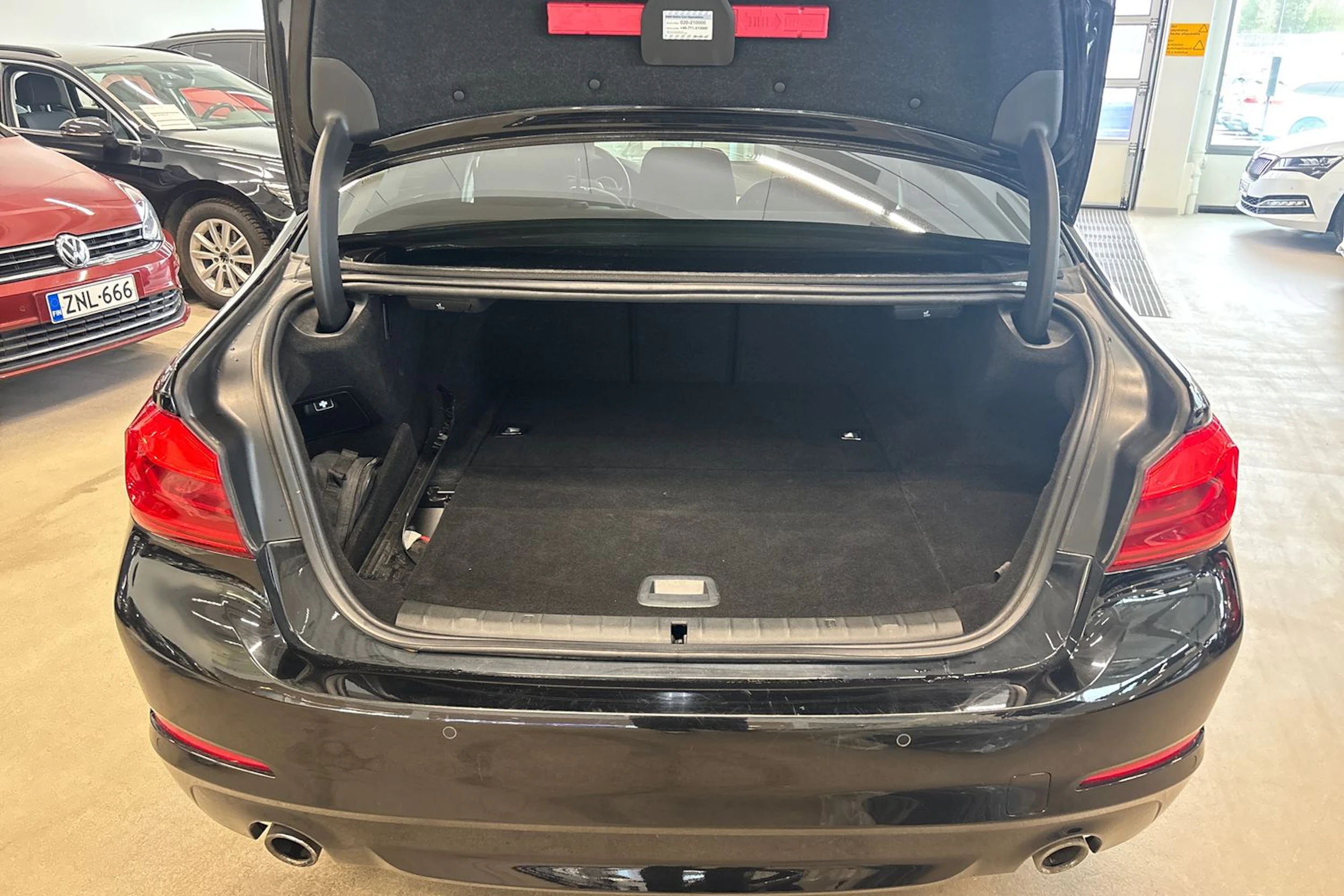musta BMW 530 2017 kuva 39.