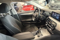 musta BMW 530 2017 kuva 41.