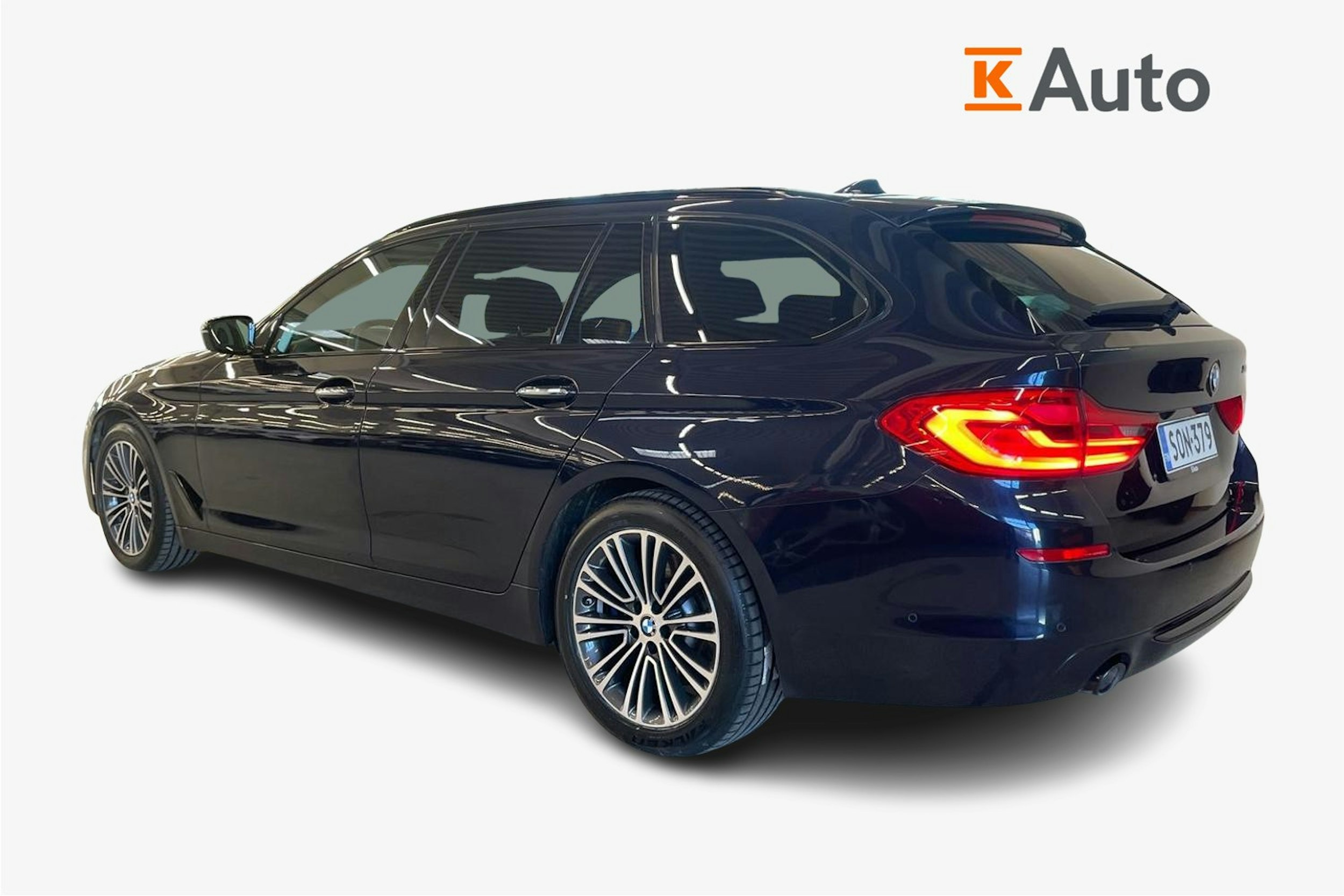 Sininen BMW 530 2017 kuva 2.