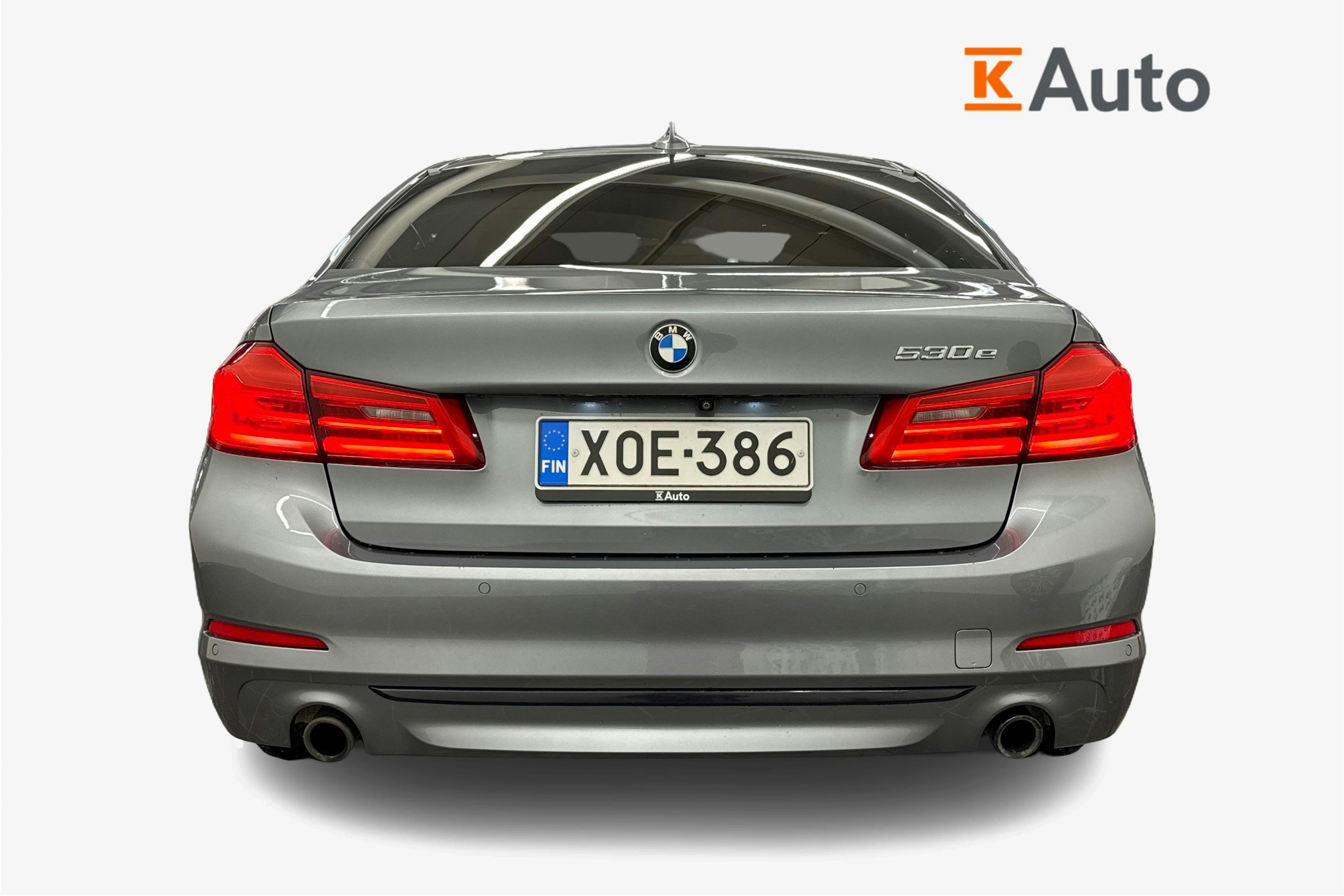 Harmaa BMW 530 2017 kuva 3.