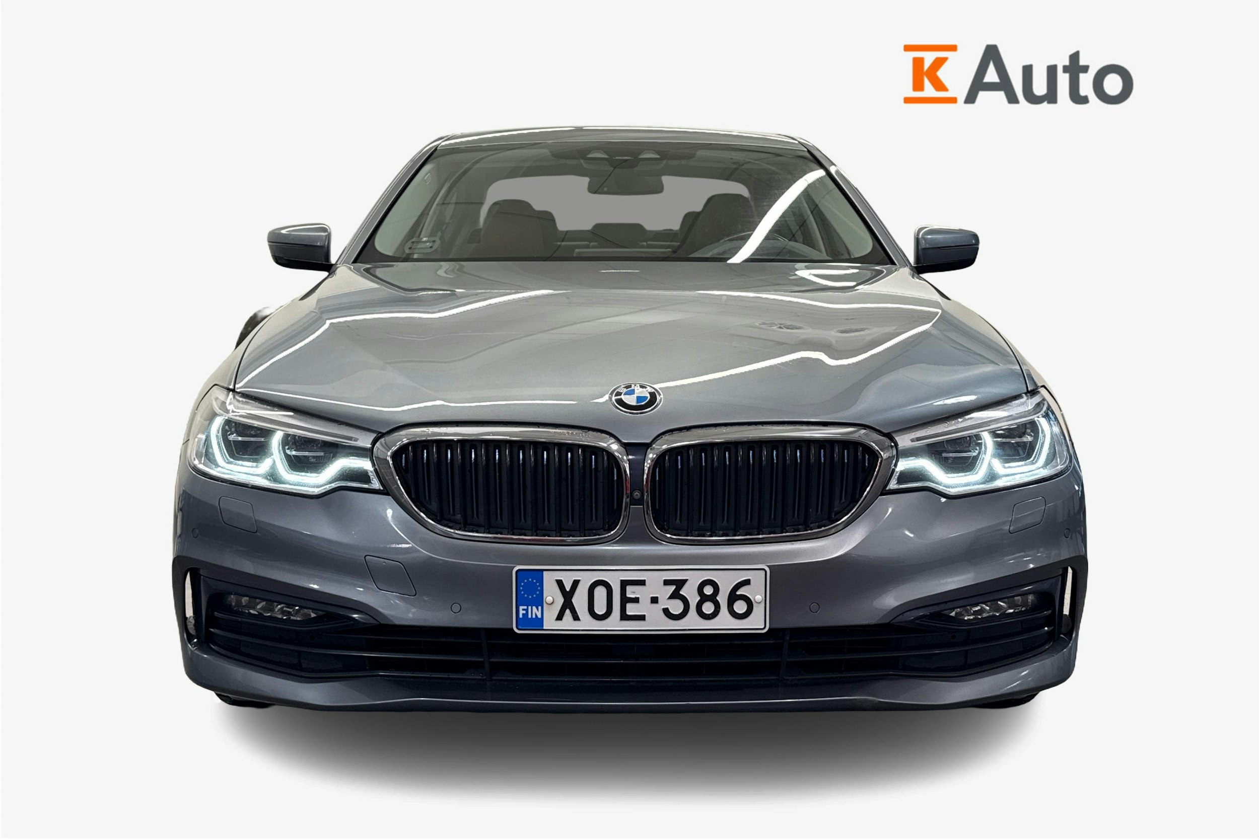 Harmaa BMW 530 2017 kuva 5.