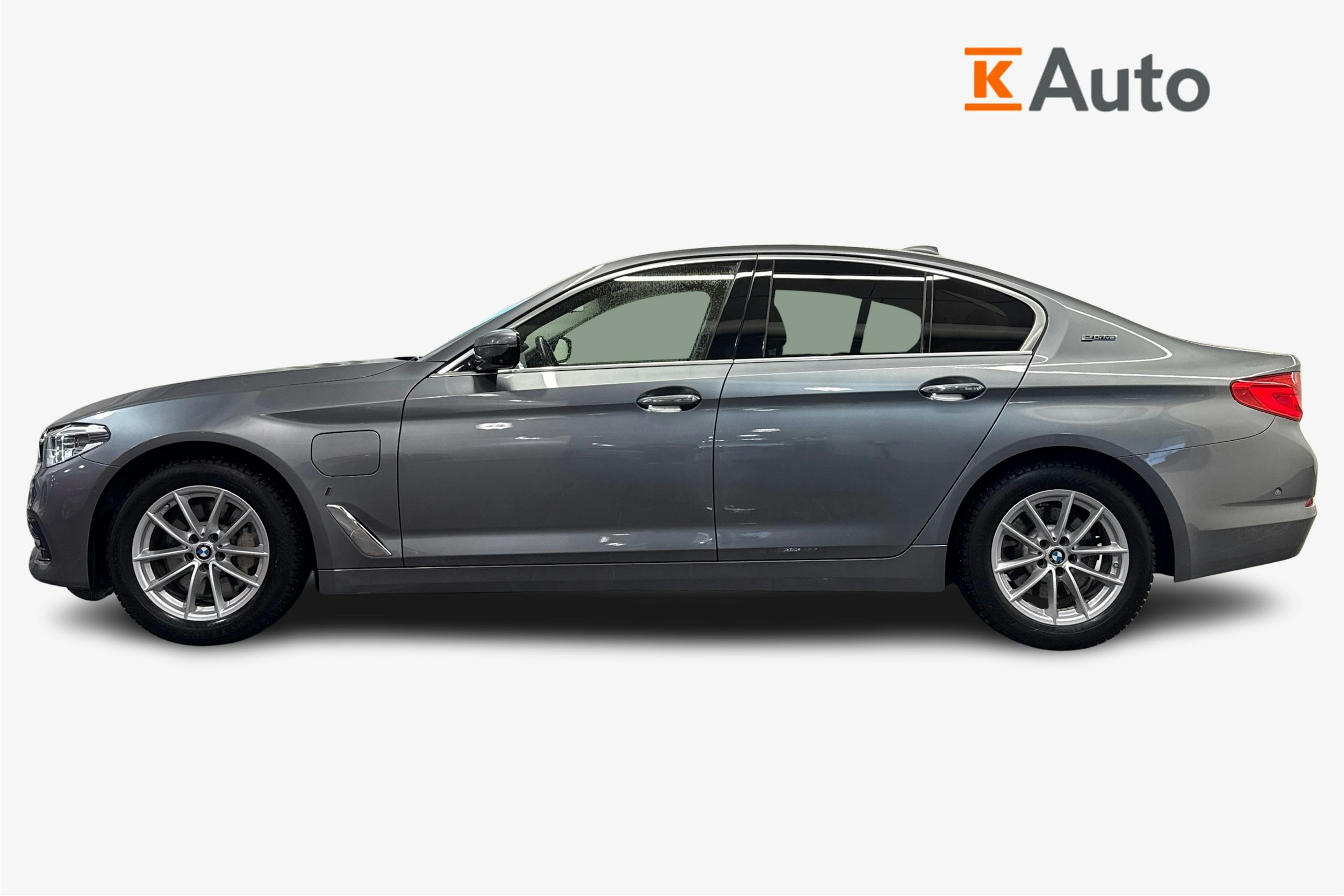 Harmaa BMW 530 2017 kuva 6.