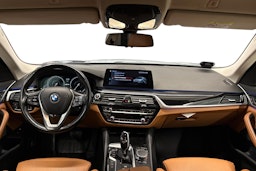 Harmaa BMW 530 2017 kuva 9.