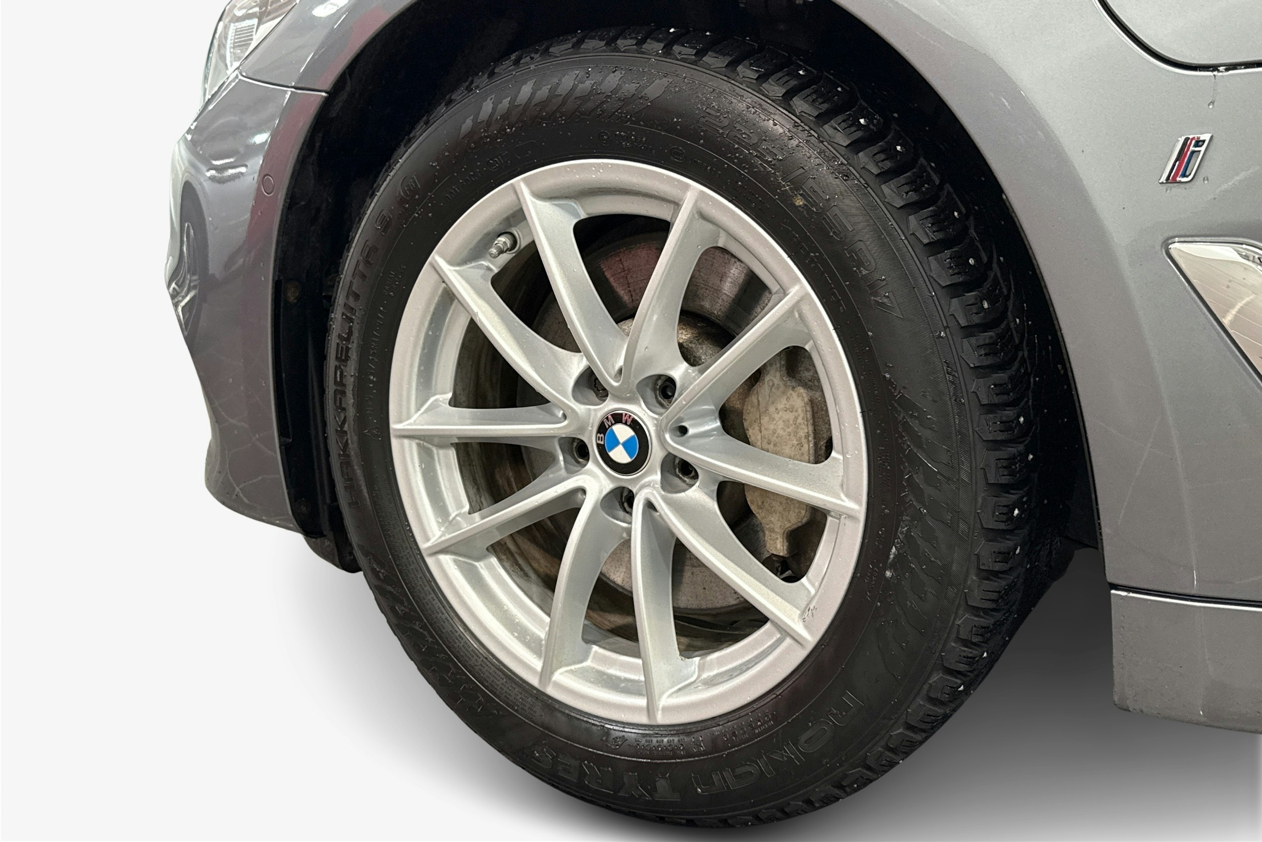 Harmaa BMW 530 2017 kuva 11.