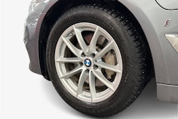 Harmaa BMW 530 2017 kuva 11.