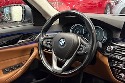 Harmaa BMW 530 2017 kuva 14.