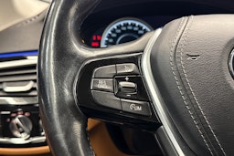 Harmaa BMW 530 2017 kuva 15.