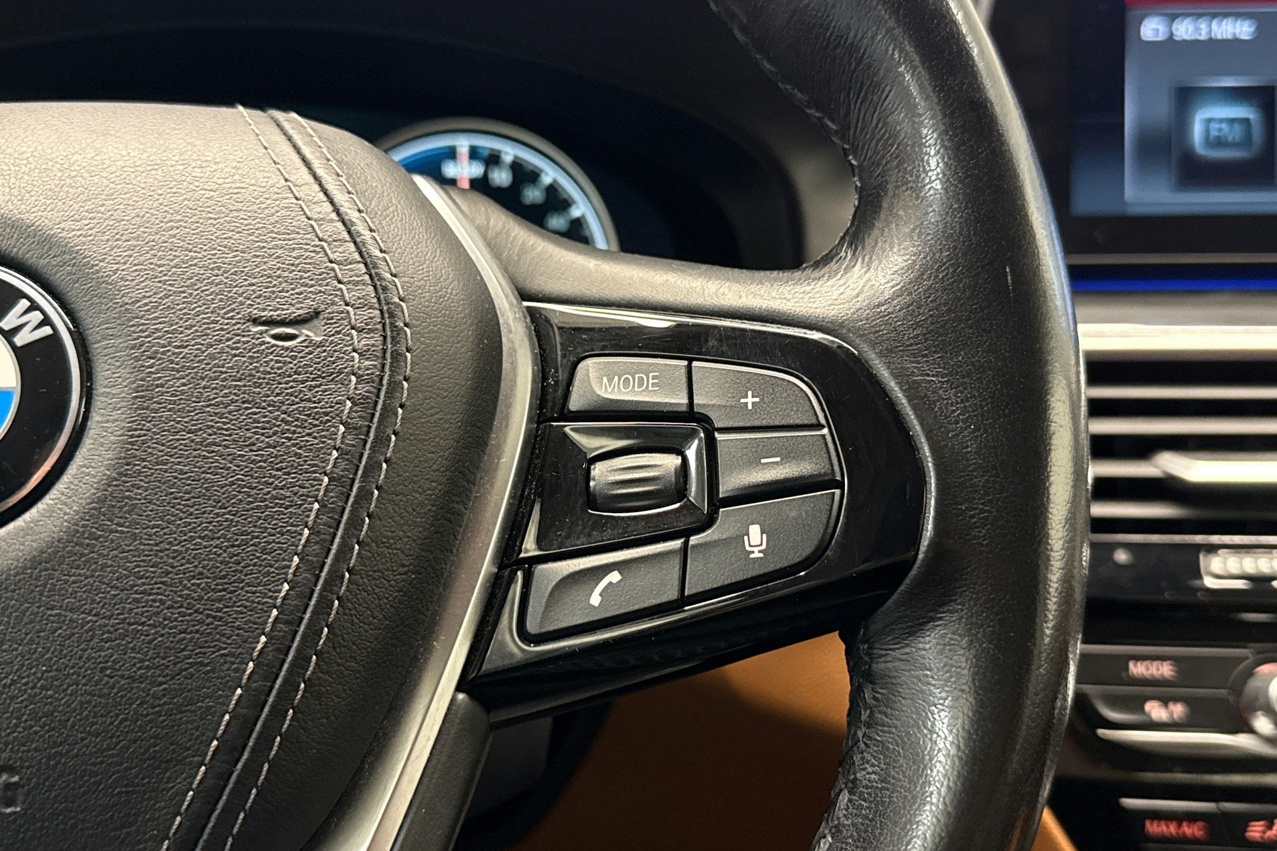 Harmaa BMW 530 2017 kuva 16.