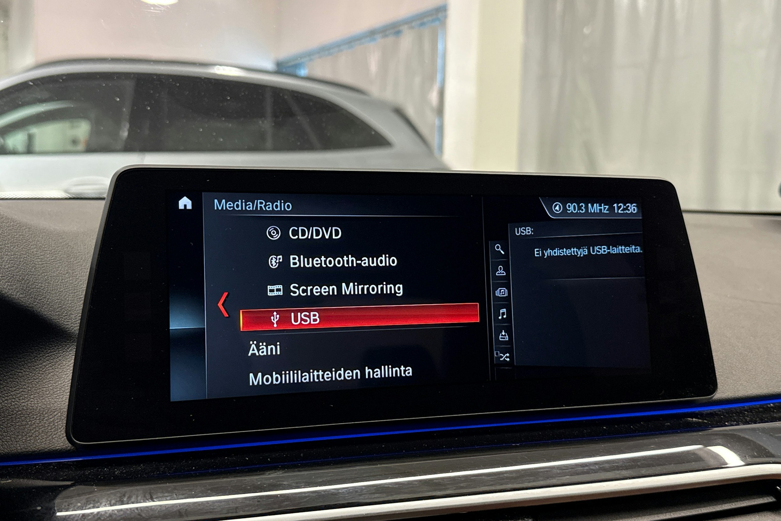 Harmaa BMW 530 2017 kuva 20.