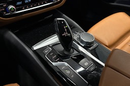 Harmaa BMW 530 2017 kuva 23.