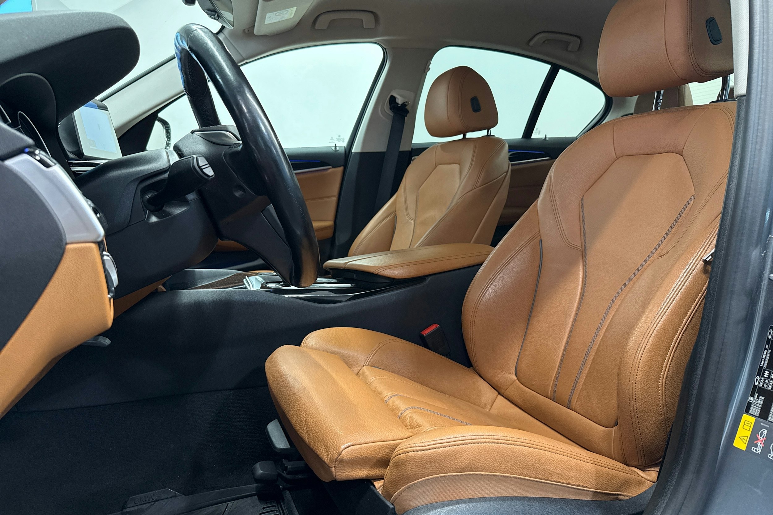 Harmaa BMW 530 2017 kuva 24.