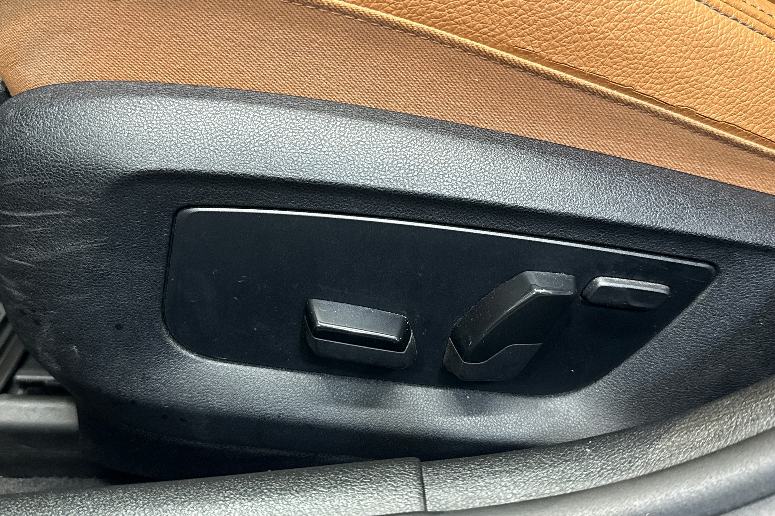 Harmaa BMW 530 2017 kuva 25.