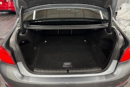 Harmaa BMW 530 2017 kuva 26.