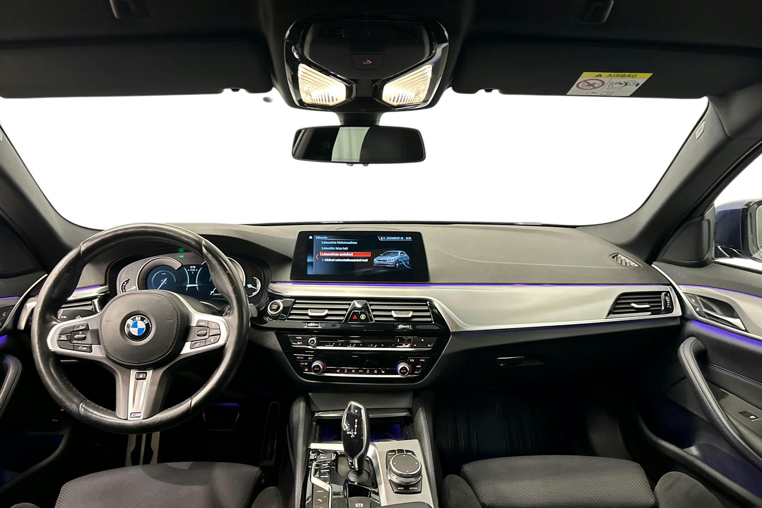 sininen BMW 530 2018 kuva 9.
